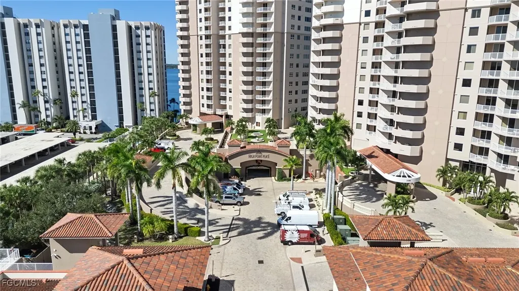 2090 W First Street Fort Myers FL 33901