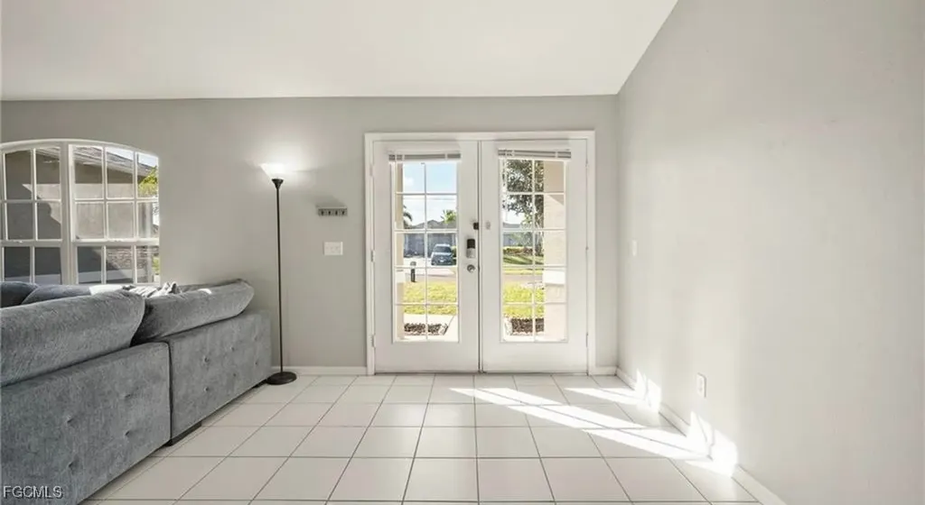 1915 SW 2nd Street Cape Coral FL 33991