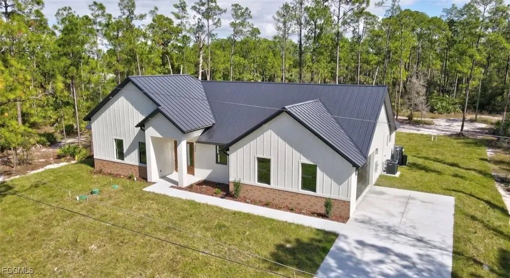 2310 Columbus Avenue Alva FL 33920