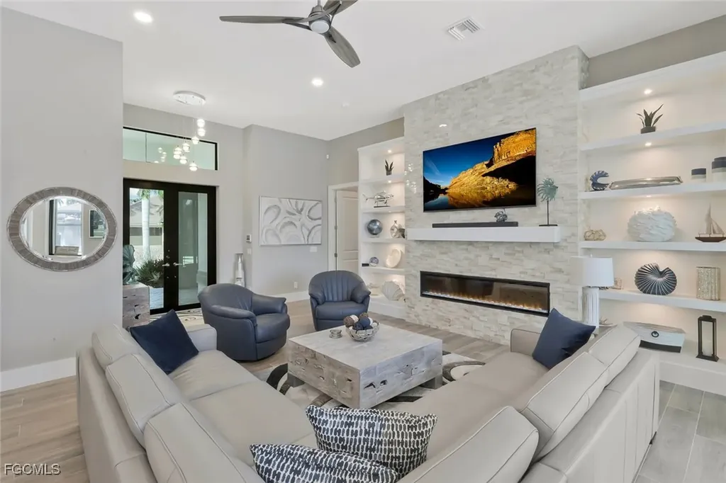 1812 Lagoon Lane Cape Coral FL 33914