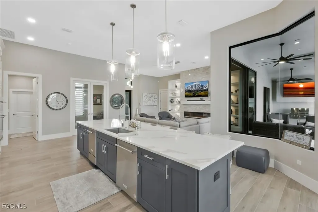 1812 Lagoon Lane Cape Coral FL 33914