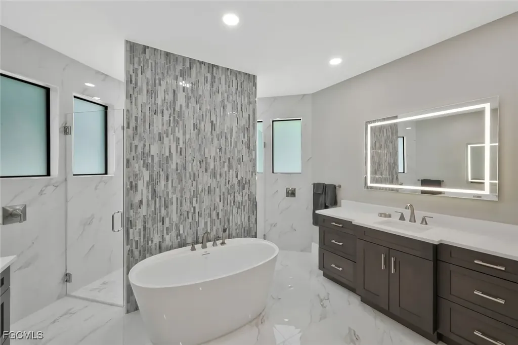 1812 Lagoon Lane Cape Coral FL 33914