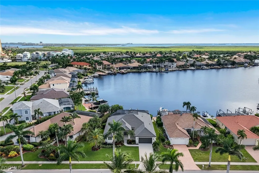 1812 Lagoon Lane Cape Coral FL 33914