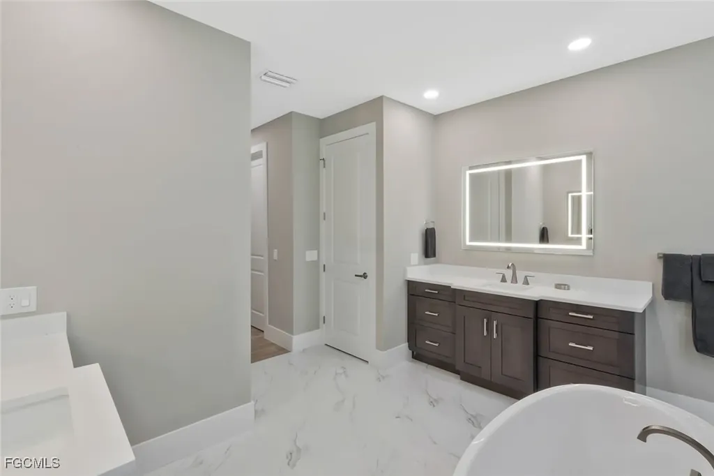 1812 Lagoon Lane Cape Coral FL 33914