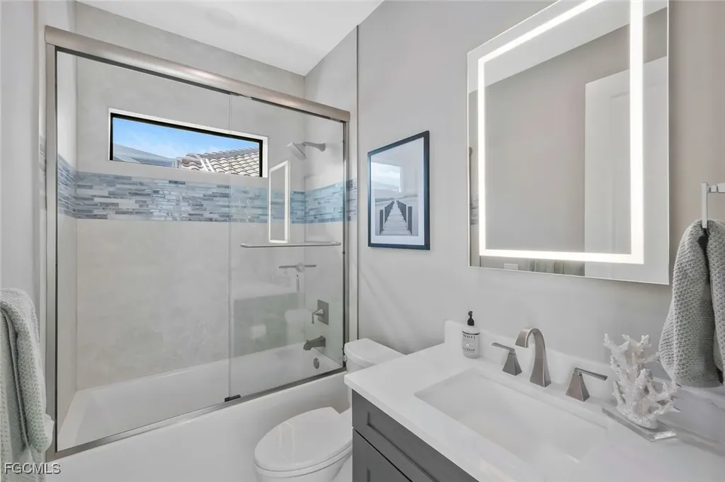 1812 Lagoon Lane Cape Coral FL 33914