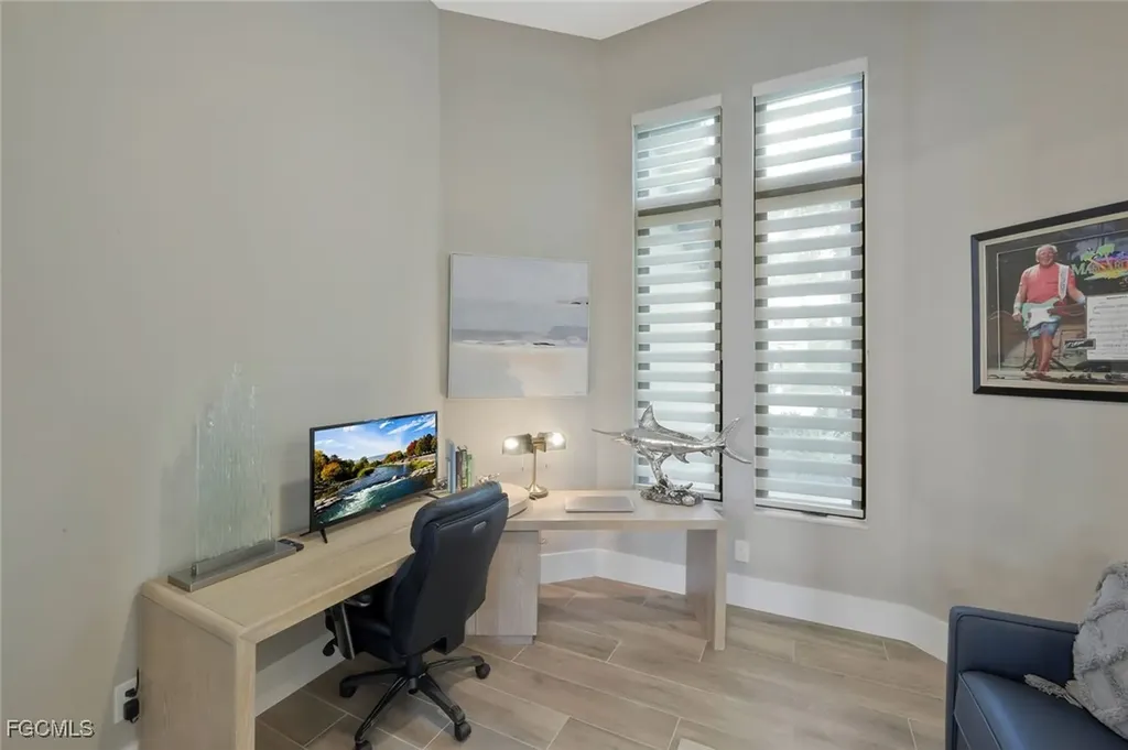 1812 Lagoon Lane Cape Coral FL 33914