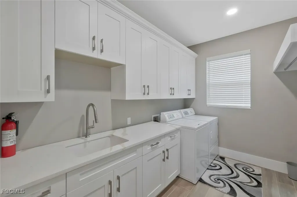 1812 Lagoon Lane Cape Coral FL 33914