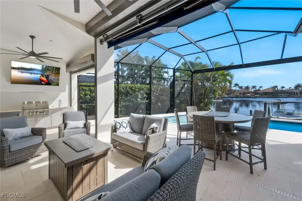 1812 Lagoon Lane Cape Coral FL 33914