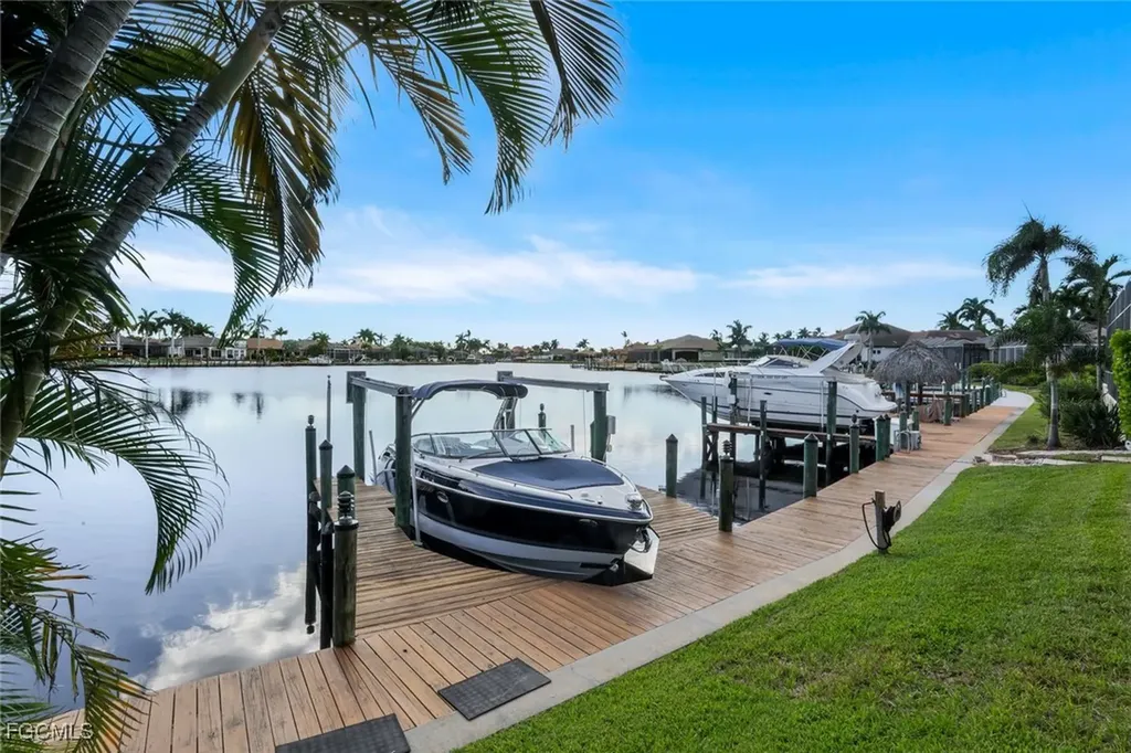 1812 Lagoon Lane Cape Coral FL 33914