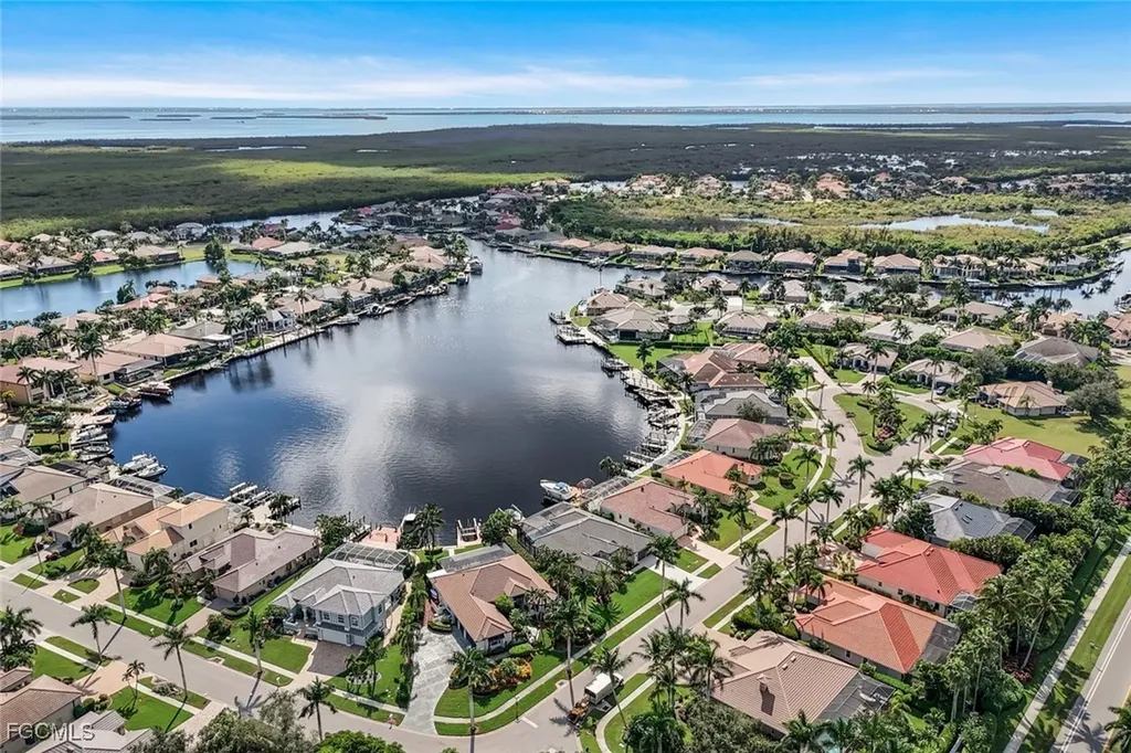 1812 Lagoon Lane Cape Coral FL 33914