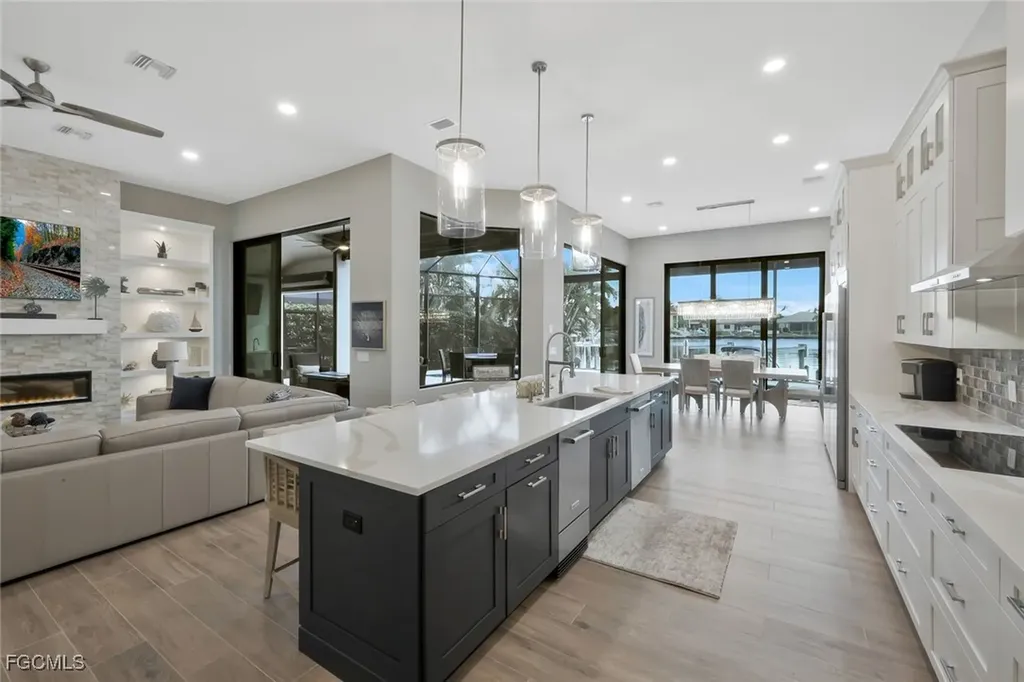 1812 Lagoon Lane Cape Coral FL 33914