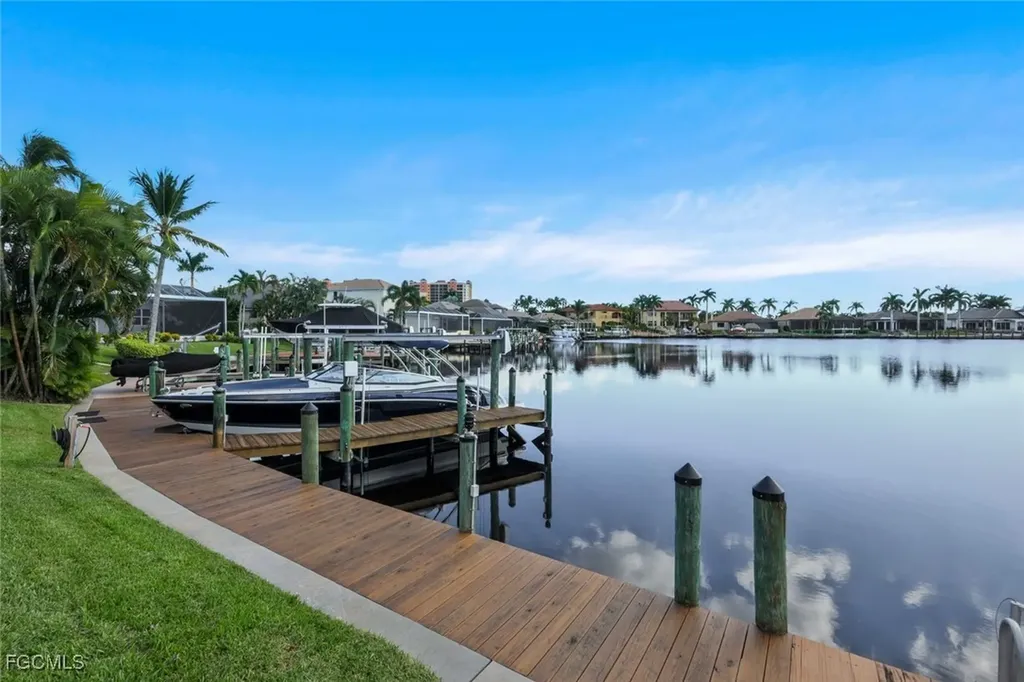 1812 Lagoon Lane Cape Coral FL 33914