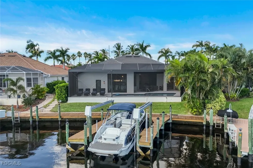 1812 Lagoon Lane Cape Coral FL 33914