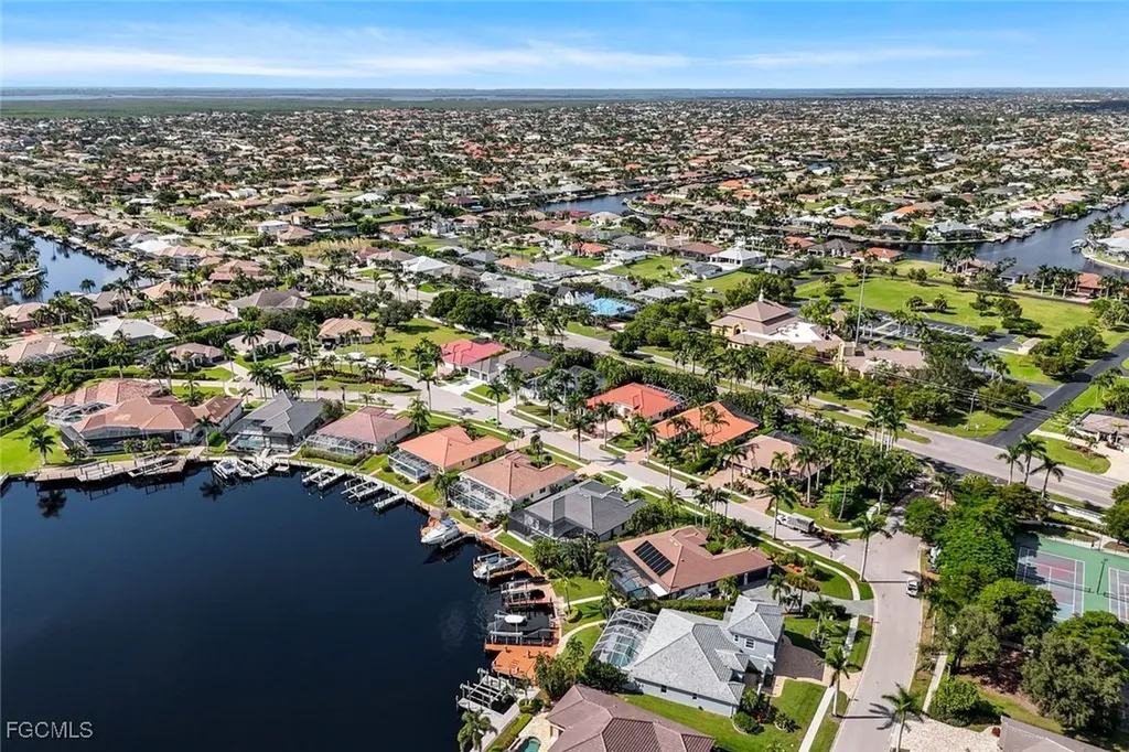 1812 Lagoon Lane Cape Coral FL 33914