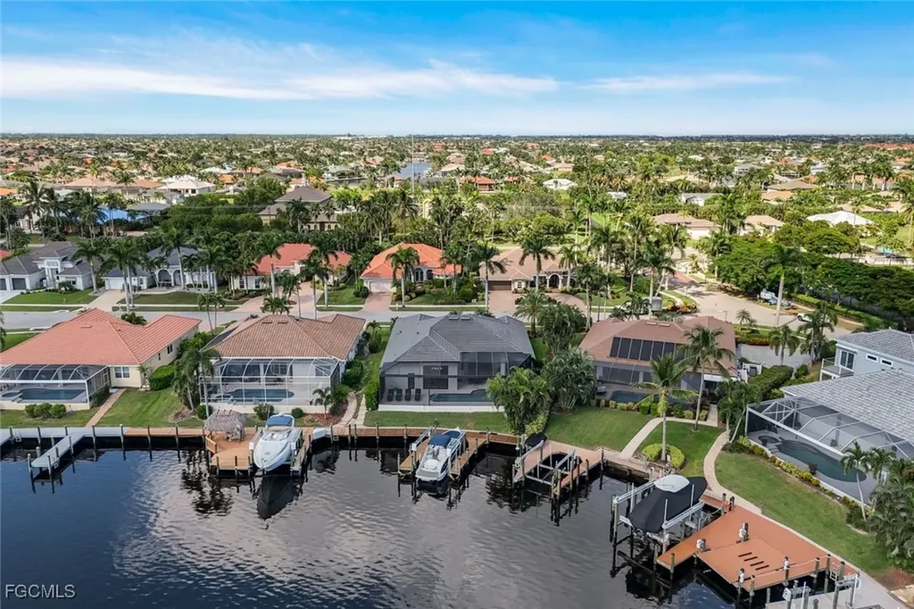 1812 Lagoon Lane Cape Coral FL 33914