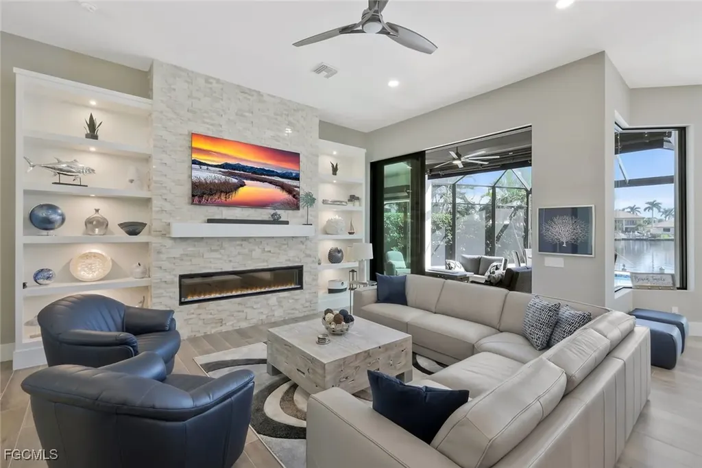 1812 Lagoon Lane Cape Coral FL 33914