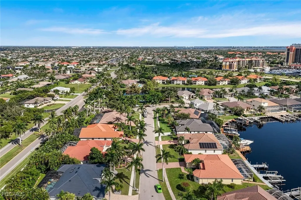 1812 Lagoon Lane Cape Coral FL 33914