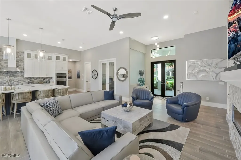 1812 Lagoon Lane Cape Coral FL 33914