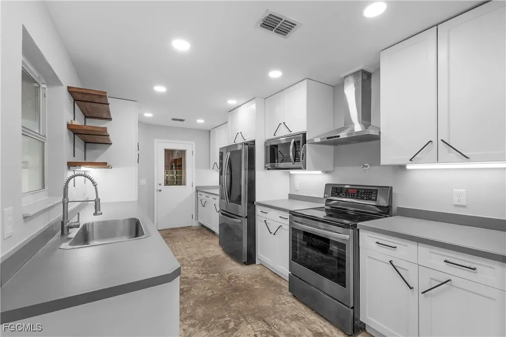 6049 Stratton Road Fort Myers FL 33905