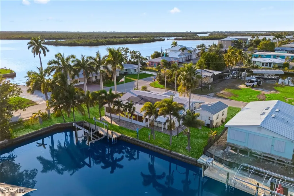 2631 Bayshore Drive Matlacha FL 33993