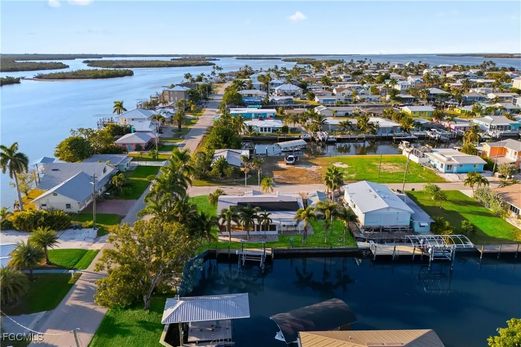 2631 Bayshore Drive Matlacha FL 33993