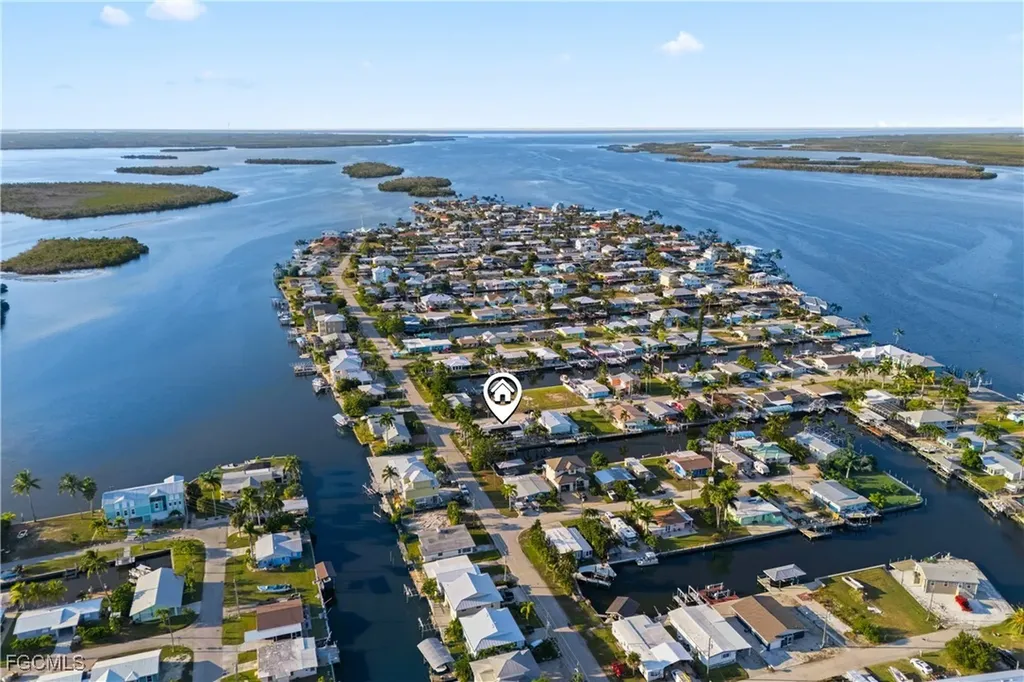 2631 Bayshore Drive Matlacha FL 33993