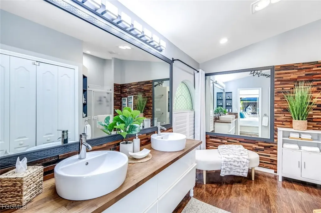 4934 SW 2nd Place Cape Coral FL 33914