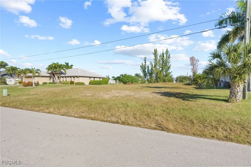 1613 SW 28th Terrace Cape Coral FL 33914