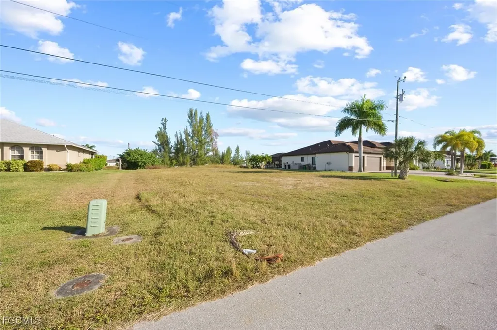 1613 SW 28th Terrace Cape Coral FL 33914