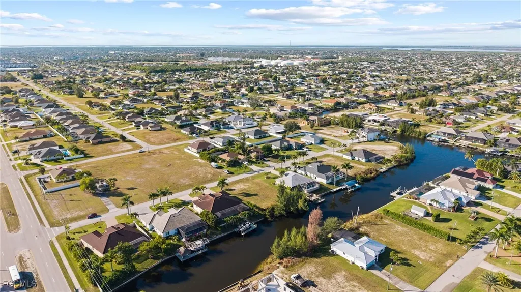 1613 SW 28th Terrace Cape Coral FL 33914