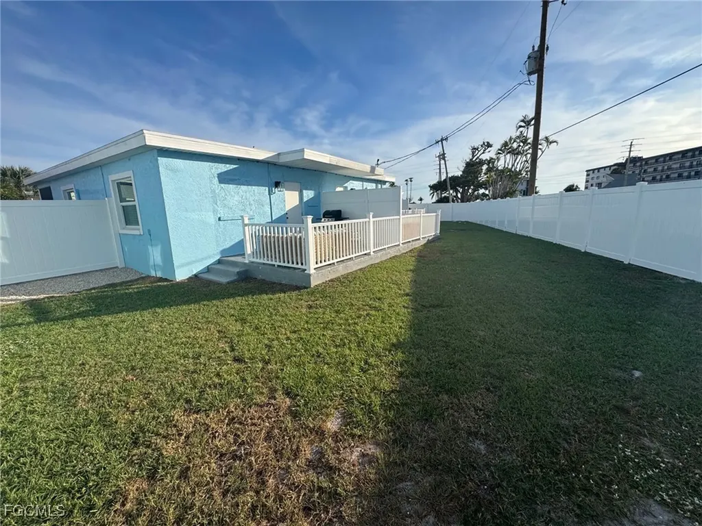 113-119 Fairweather Lane Fort Myers Beach FL 33931