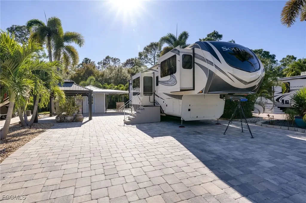 5846 Burrwood Court E Fort Myers FL 33905