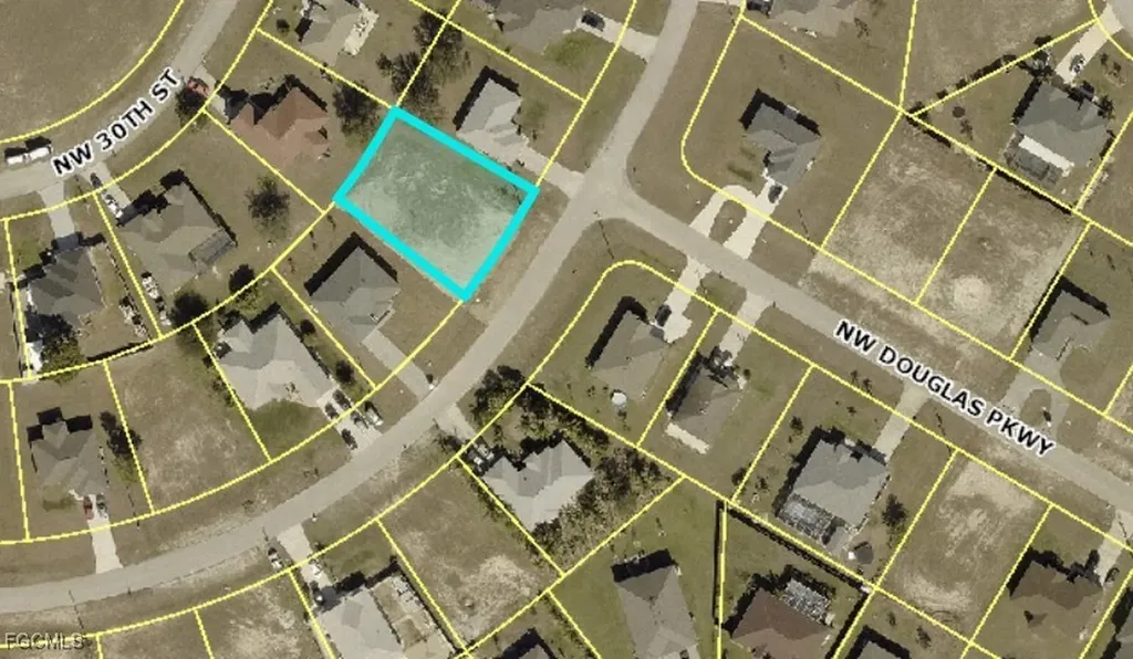 702 NW Douglas Circle Cape Coral FL 33993