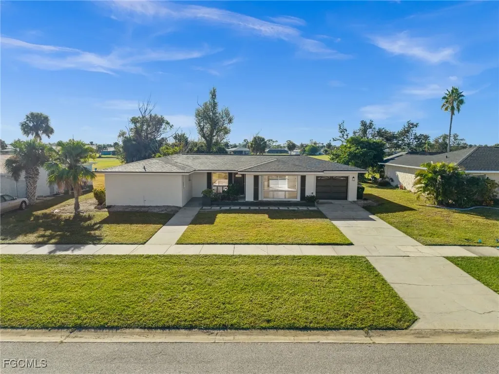 Rotonda West FL, 33 Golfview Place