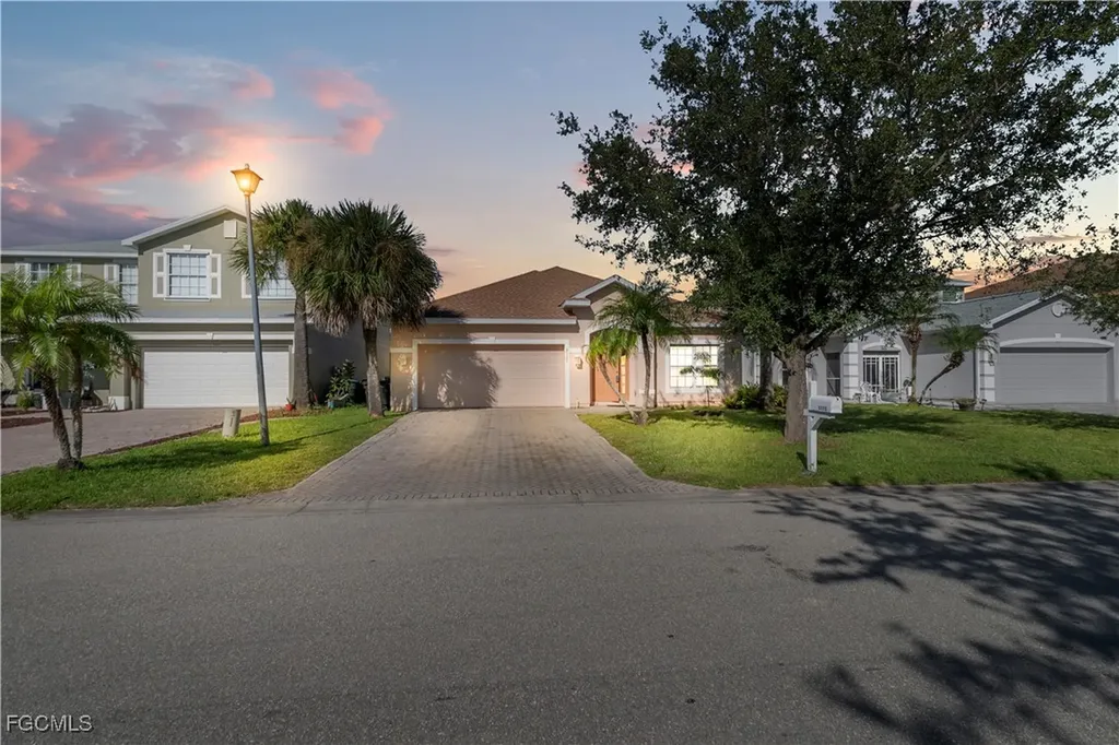 8125 Silver Birch Way Lehigh Acres FL 33971