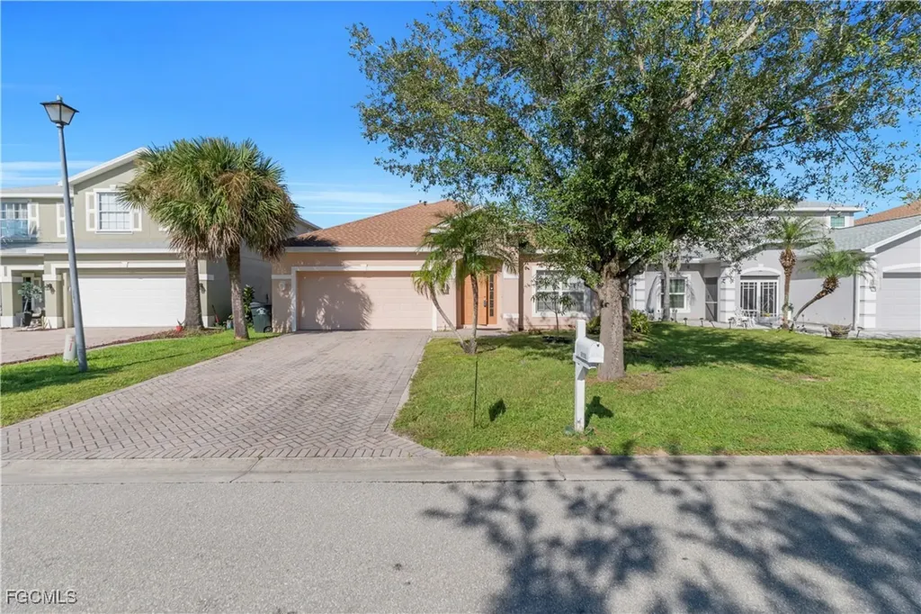 8125 Silver Birch Way Lehigh Acres FL 33971