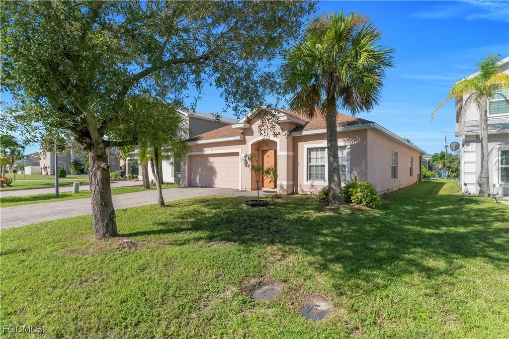 8125 Silver Birch Way Lehigh Acres FL 33971