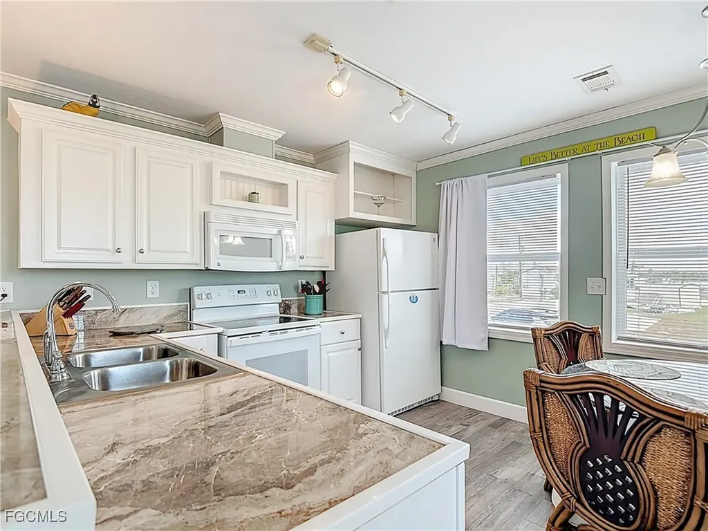 16 Helen Lane Fort Myers Beach FL 33931