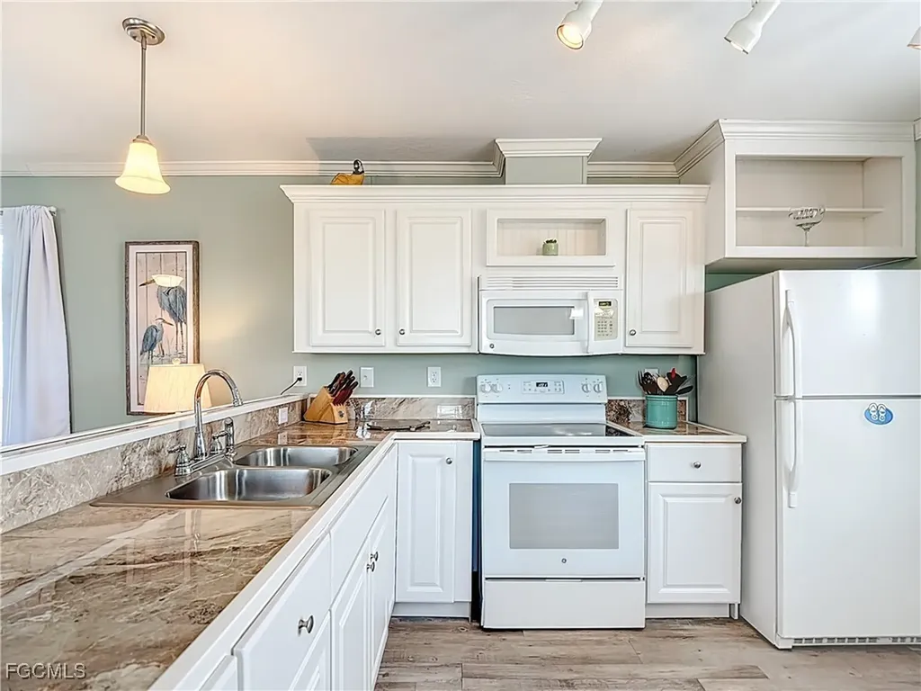 16 Helen Lane Fort Myers Beach FL 33931