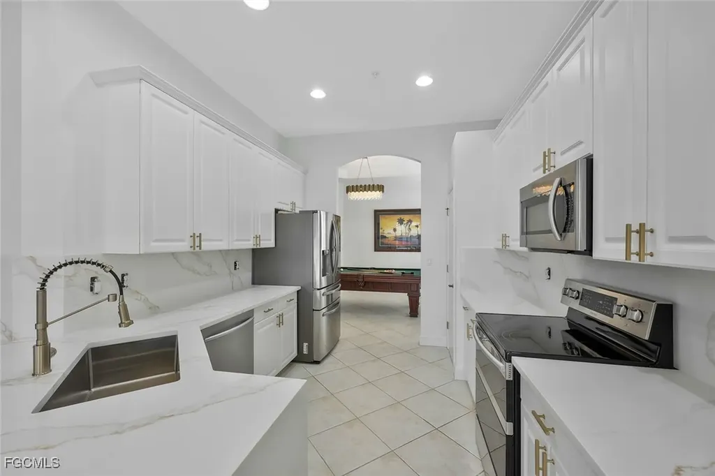 10085 Valiant Court Miromar Lakes FL 33913