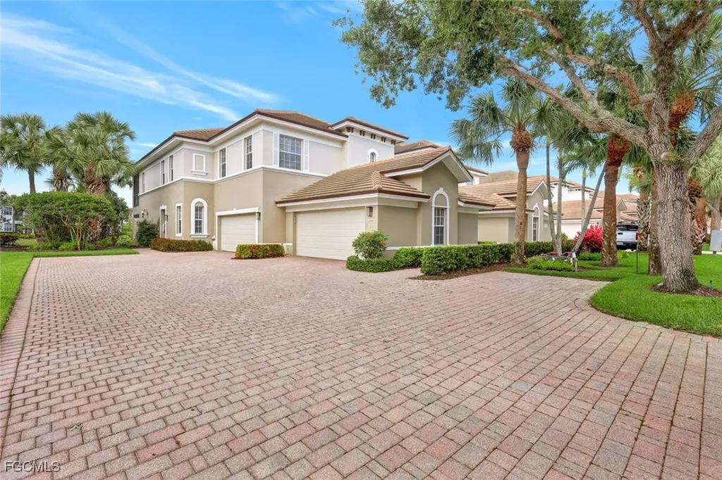 10085 Valiant Court Miromar Lakes FL 33913