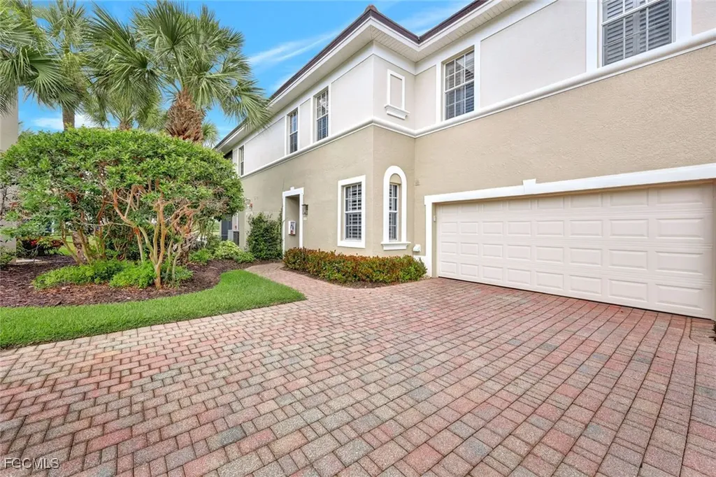 10085 Valiant Court Miromar Lakes FL 33913