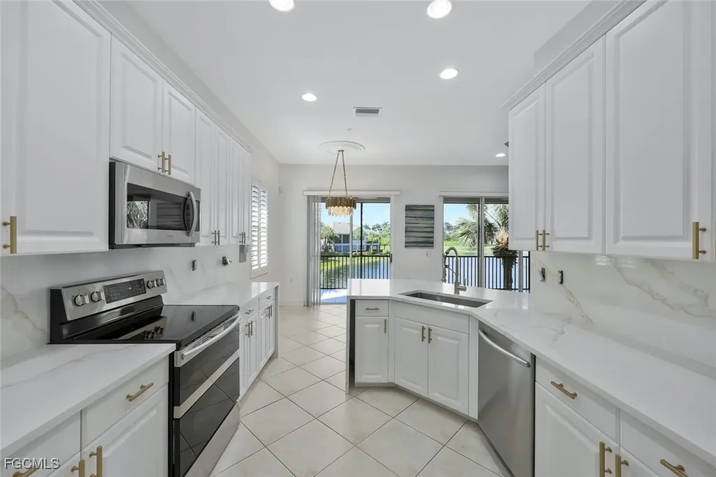 10085 Valiant Court Miromar Lakes FL 33913