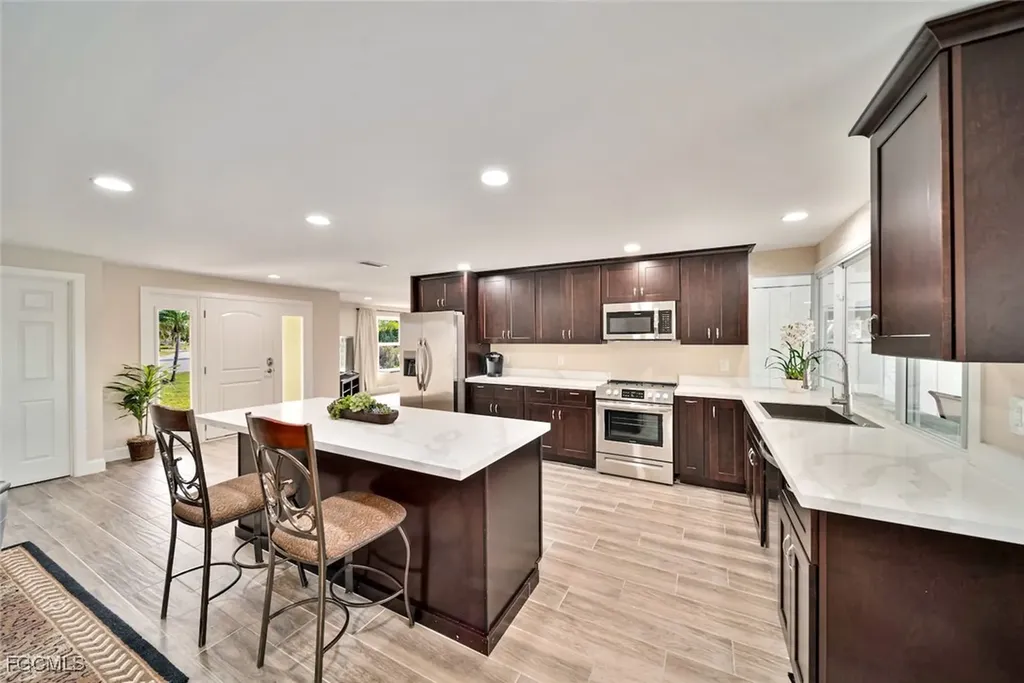 421 Lake Murex Circle Sanibel FL 33957