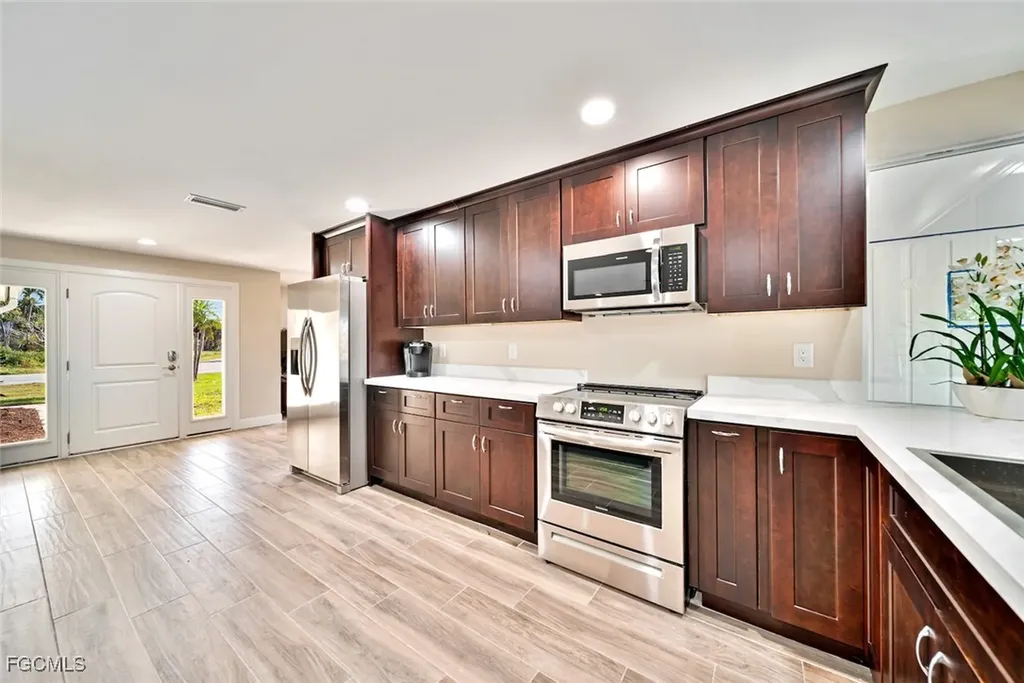 421 Lake Murex Circle Sanibel FL 33957