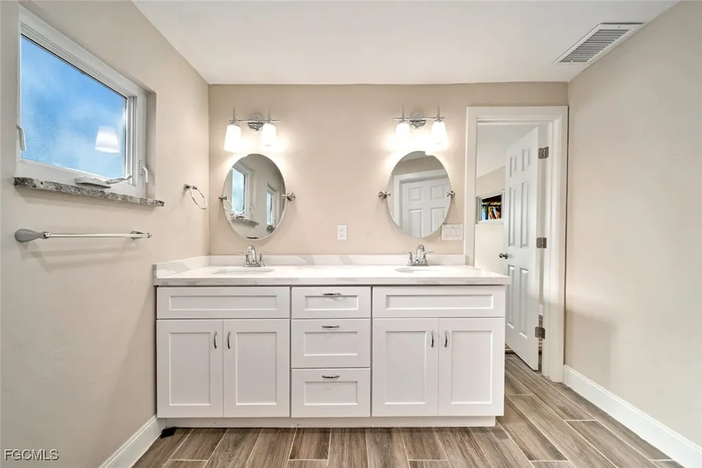 421 Lake Murex Circle Sanibel FL 33957