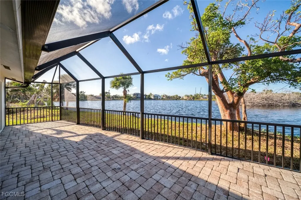 421 Lake Murex Circle Sanibel FL 33957
