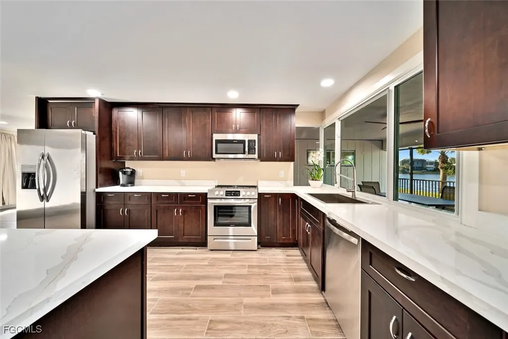 421 Lake Murex Circle Sanibel FL 33957