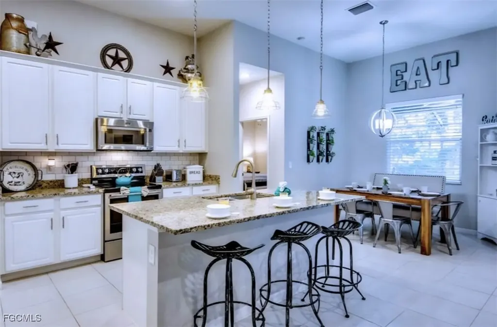 2541 SW 13th Avenue Cape Coral FL 33914