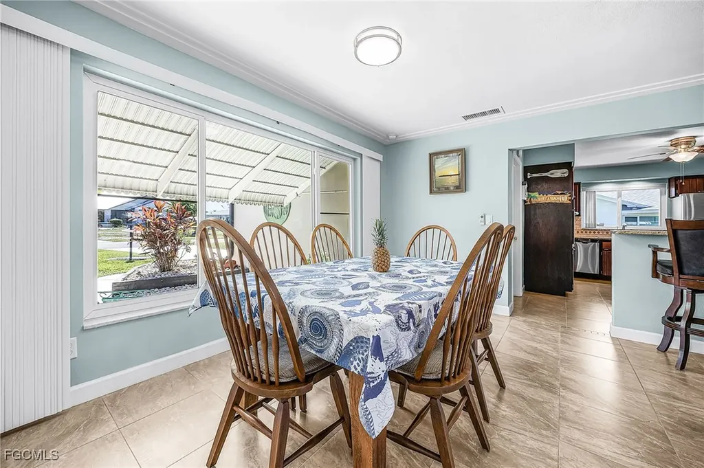 425 Pinecrest Court Cape Coral FL 33904